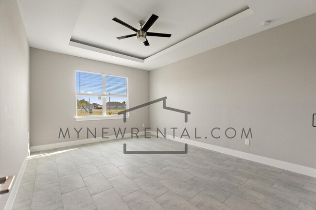 Building Photo - 25307 Alicante Dr