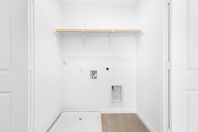 Building Photo - 1347 Neria Lp