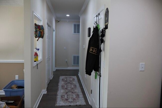 Building Photo - 3255 Catalpa Ave