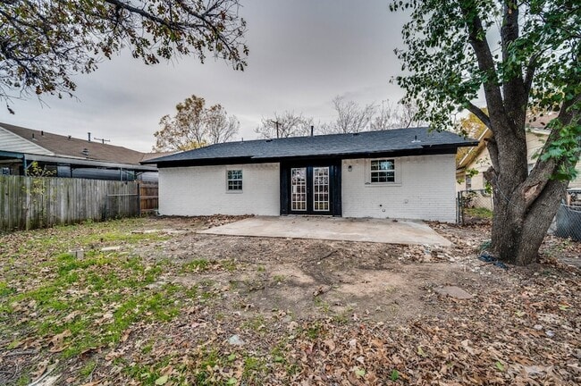 Building Photo - 2110 Aggie Dr