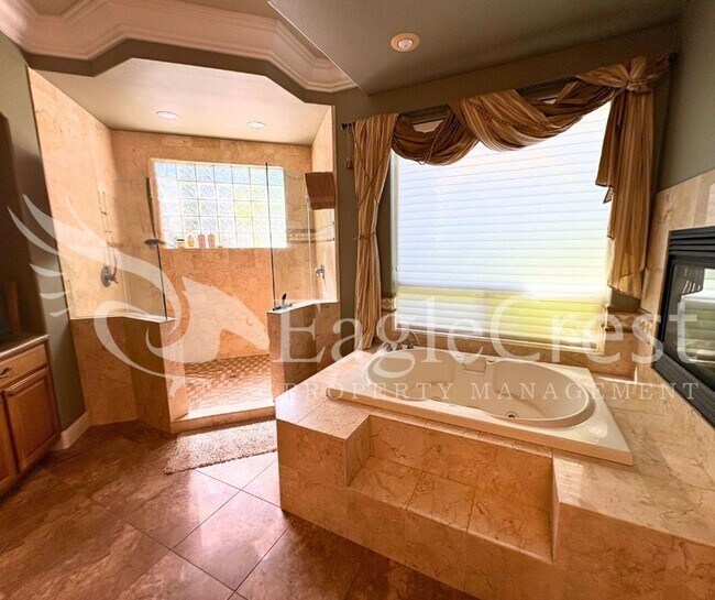 Building Photo - Luxury Bella Terra Estate with Mountain & Vineyard Views