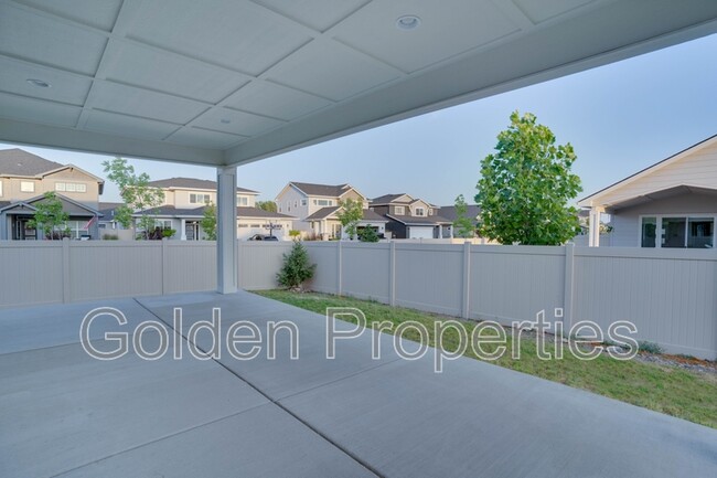 Building Photo - 2172 W Camus Dr