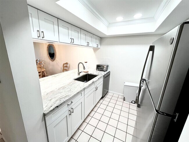 Building Photo - 40 NE Plantation Rd