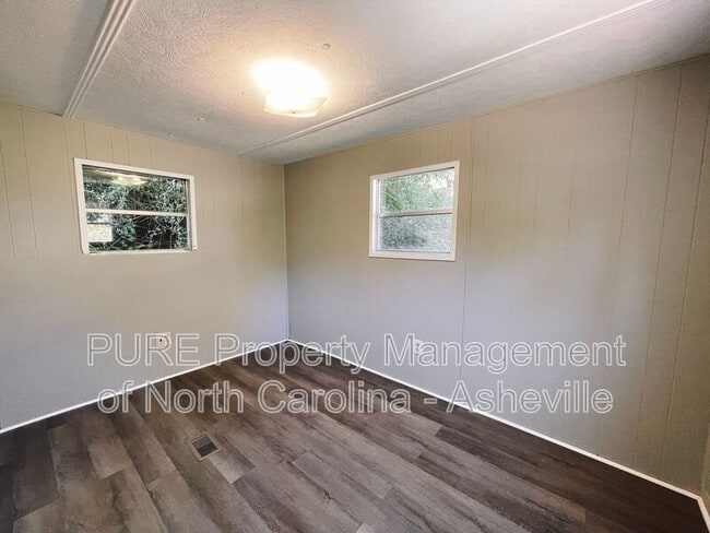 Building Photo - 26 Magic Dr