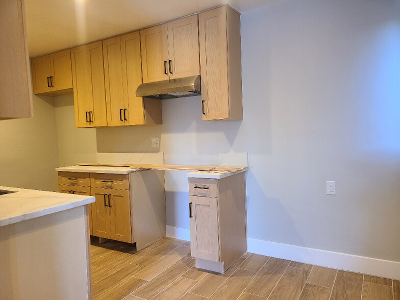 Building Photo - 14921 Vanowen St