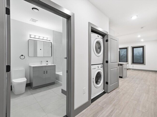 Building Photo - 531 32nd St