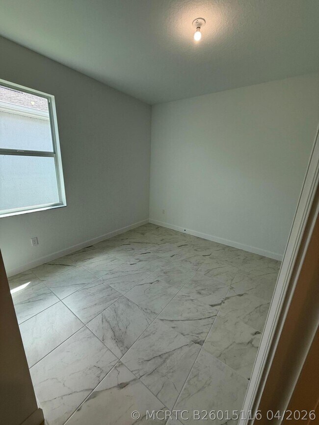Building Photo - 13509 SW Bally Dr