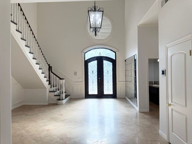 Building Photo - Gated estate with a backyard oasis