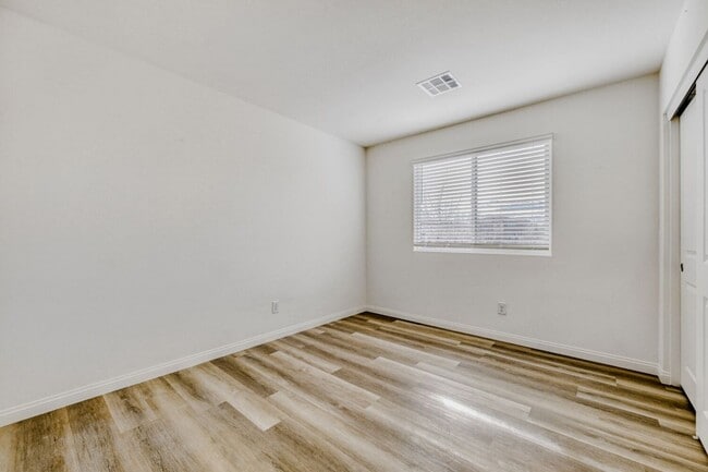 Building Photo - Stylish 3-Bed Modern Home Near St. Rose Pkwy + WiFi Included