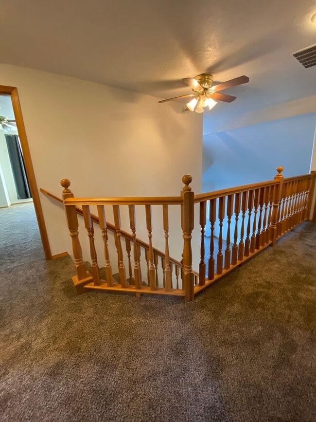 Building Photo - Spacious & Updated 4 Bedroom 2.5 Bath In H...