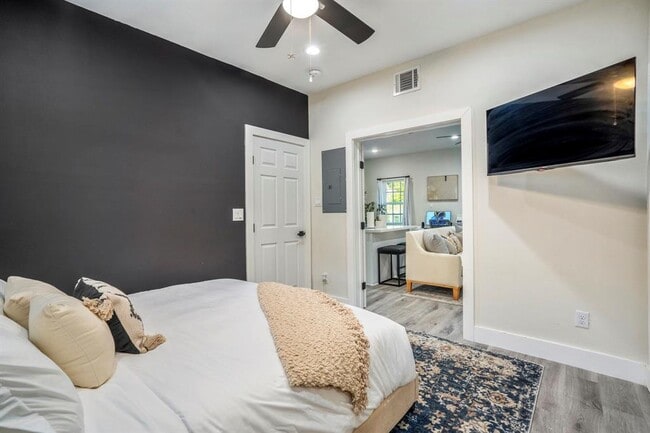 Building Photo - 5 Estelle St