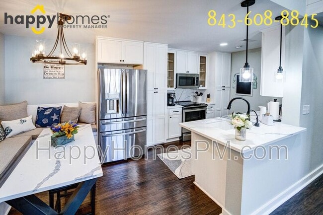 Building Photo - 2011 N Hwy 17