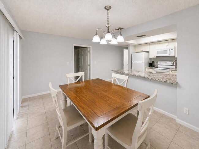 Building Photo - 9262 Green Meadows Way