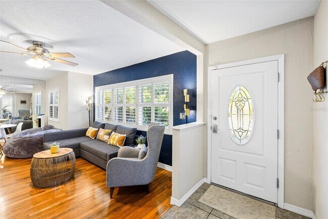 Building Photo - 304 N Matanzas Ave