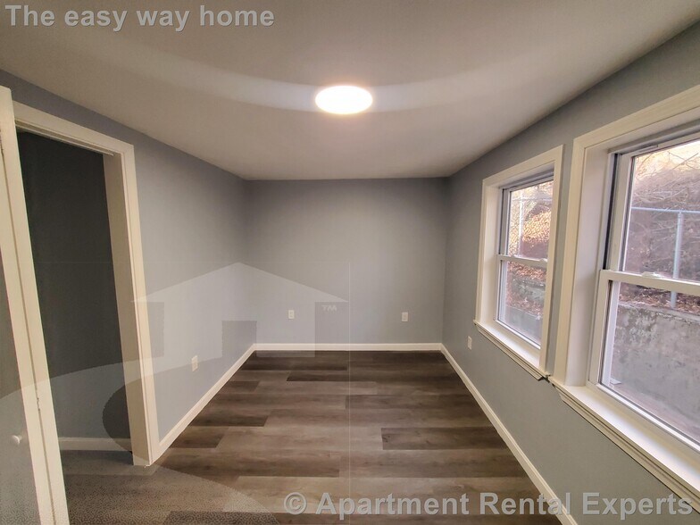 Building Photo - 289 Fellsway W