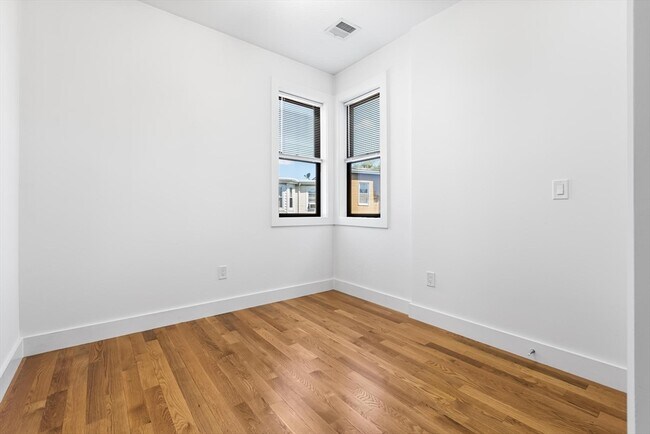 Building Photo - 181 Bennington St