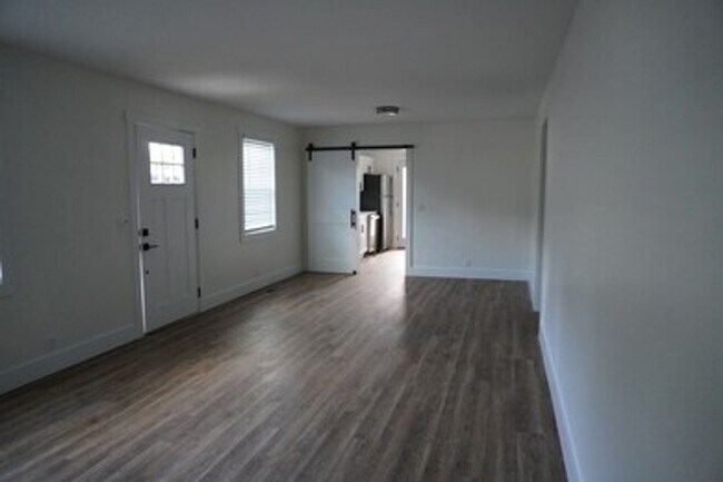 Building Photo - 2128 Sharondale Dr