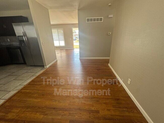 Building Photo - 775 Crabapple Ln