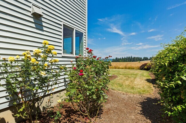 Building Photo - 753 SE Boysen Ln