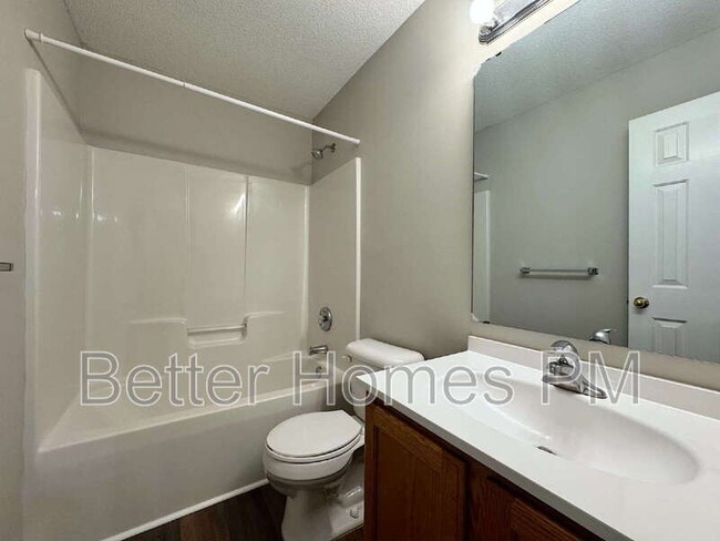 Building Photo - 5949 Presentation St