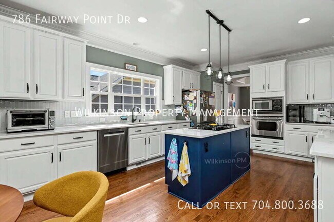 Building Photo - 786 Fairway Point Dr