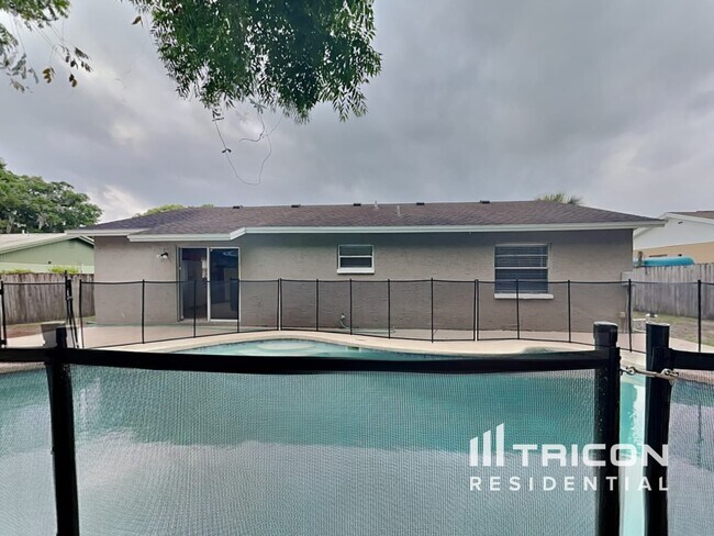 Building Photo - 111 Ravenway Dr