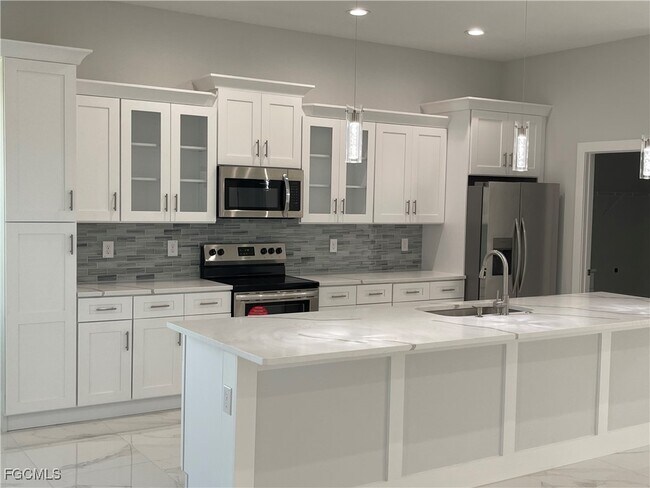 Building Photo - 721 NE 11th Terrace