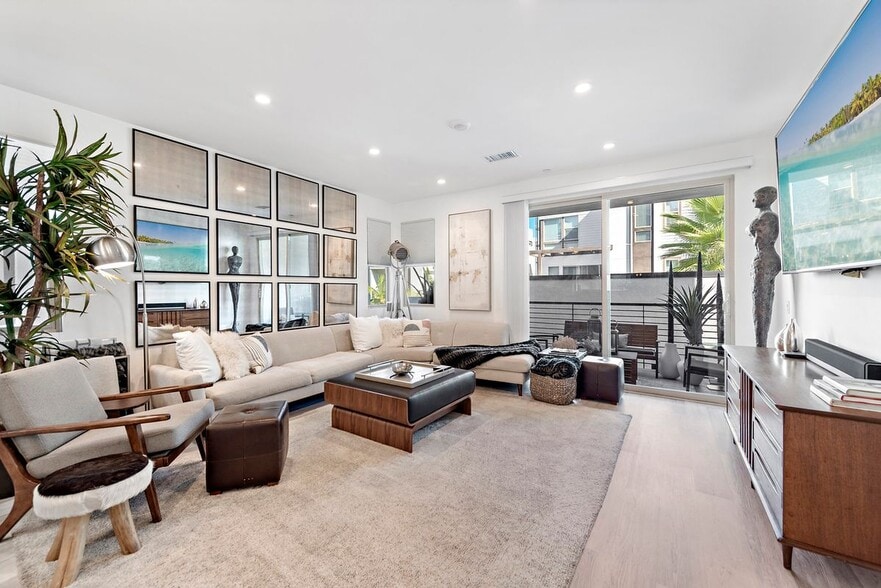 Primary Photo - 213 Placemark