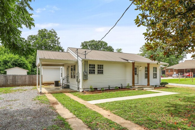 Building Photo - New Hope - fully remodeled gem