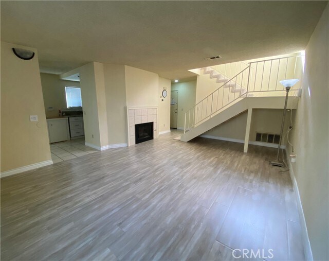 Building Photo - 1380 W 48th St