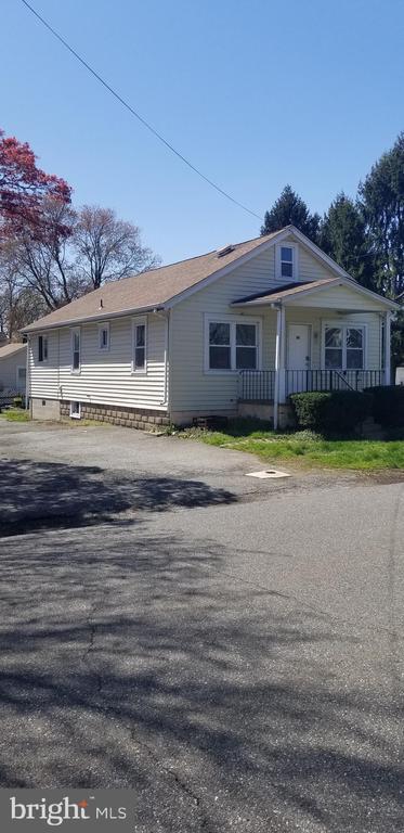 Building Photo - 209 Walnut St