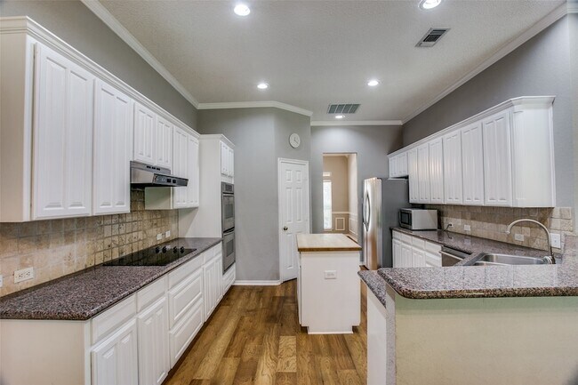 Building Photo - 7120 Axis Ct