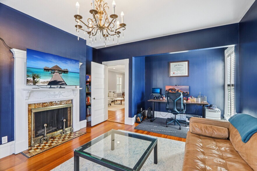 Building Photo - 424 Centre St