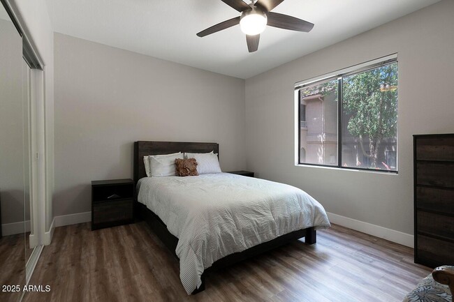 Building Photo - 15252 N 100th St