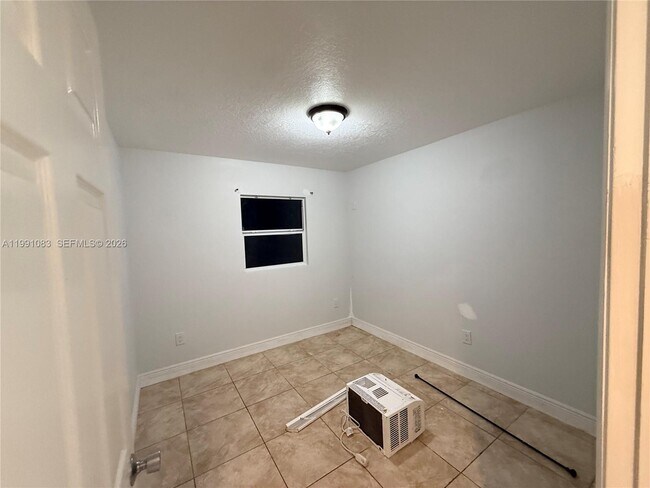 Building Photo - 5488 Fearnley Rd