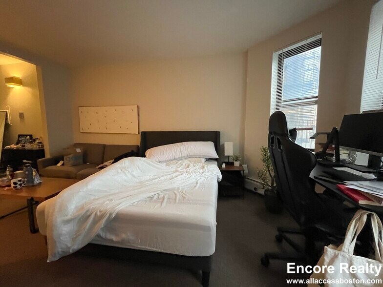 Building Photo - 8 Aberdeen St