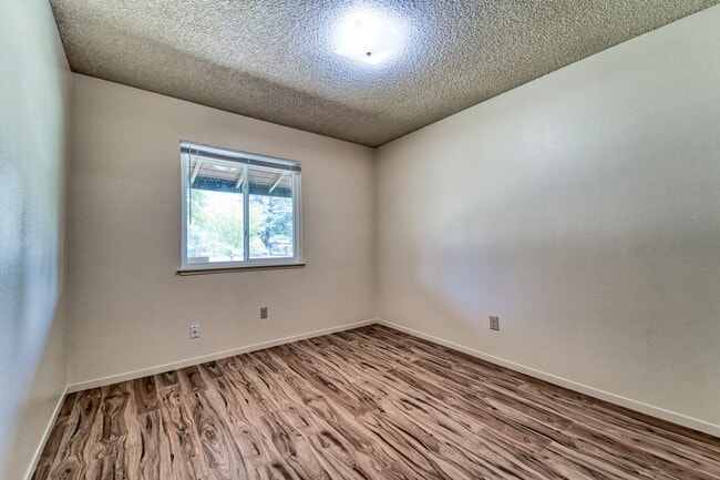 Building Photo - 4 bedroom 2 1/2 bath house in Yuba City