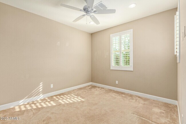 Building Photo - 4322 S Gardenia Dr