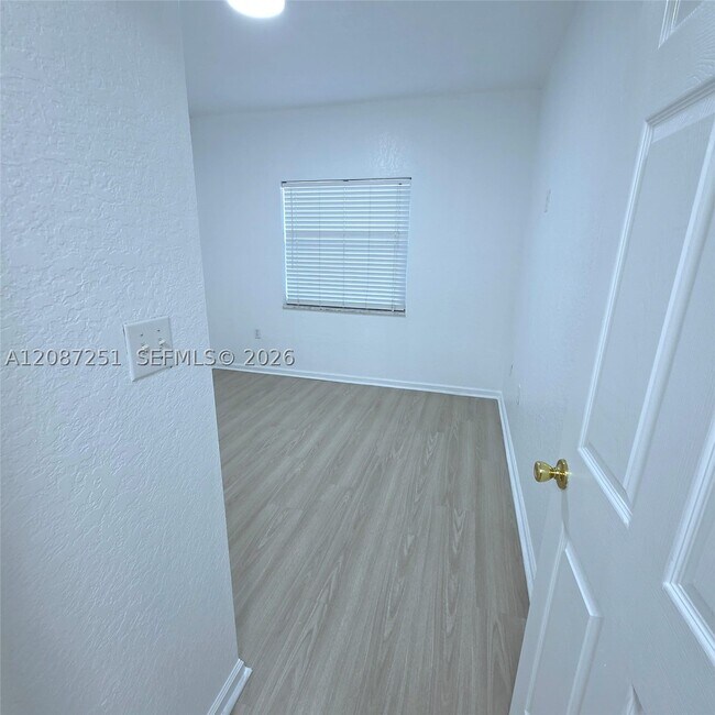 Building Photo - 2901 Riverside Dr