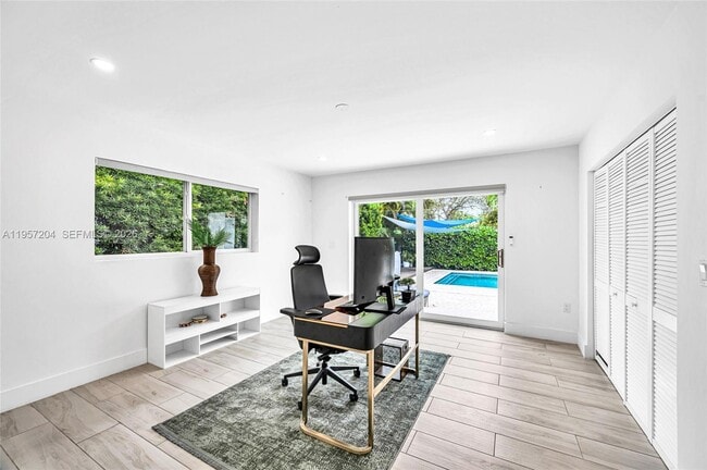 Building Photo - 1080 NE 104th St