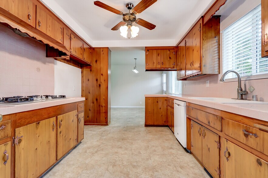 Building Photo - 2407 Mackay Ln