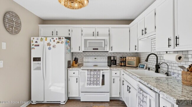 Building Photo - 425 Via Valencia Ct