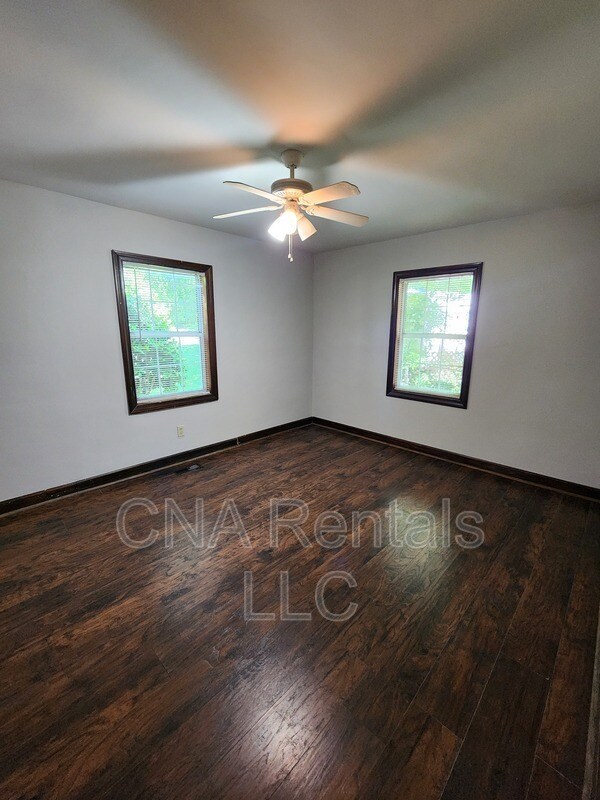 Building Photo - 104 E Acres Dr SE