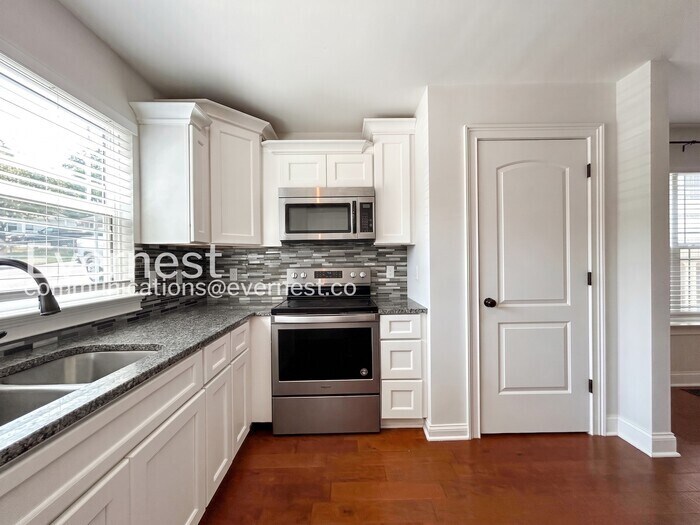 Building Photo - 4409B Providence Heights