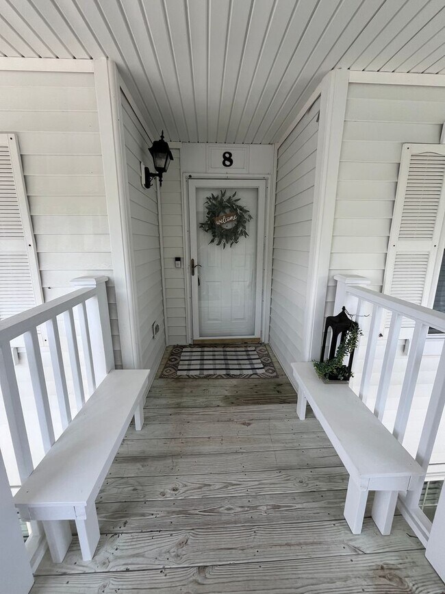 Building Photo - Welcome to our stunning 3-bedroom, 2-bathroom condo located in the beautiful city of Wilmington, NC.