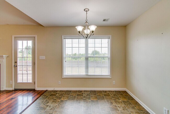 Building Photo - 988 Chardea Ct