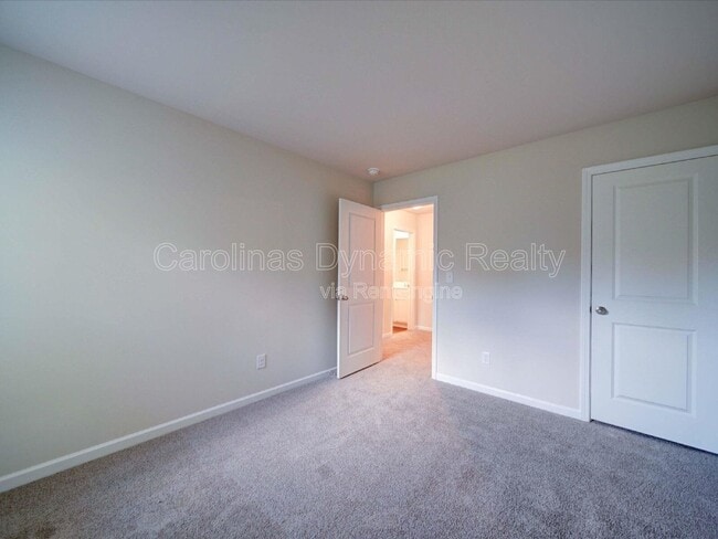 Building Photo - 916 S Battleground Ave