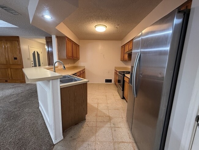 Building Photo - 816 Summit Dr