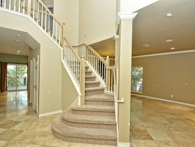 Building Photo - PRELEASING FOR BEGINNING OF JUNE! COME INTO YOUR OASIS!