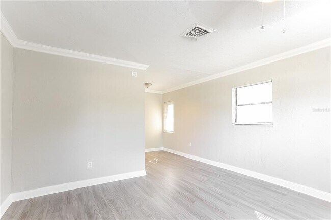 Building Photo - 911 Orangeview Dr